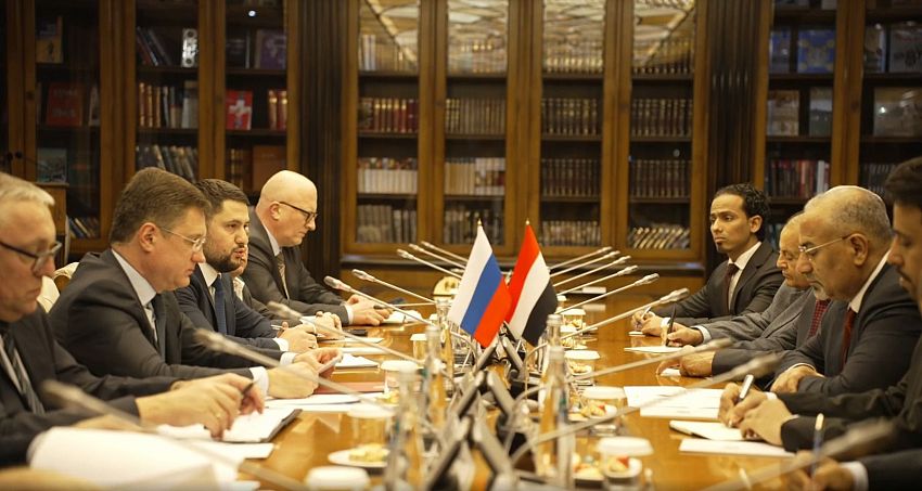 اللواء الزُبيدي يبحث مع نائب رئيس الوزراء الروسي آفاق التعاون الاقتصادي وفرص الاستثمار في اليمن