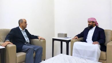 المحرّمي يلتقي رئيس الوزراء ويؤكد دعم مجلس القيادة للإصلاحات الاقتصادية والخدمية