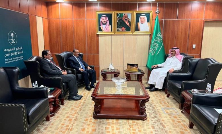 الوزير حُميد يبحث مع السفير السعودي دعم قطاع النقل في اليمن