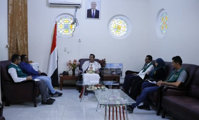 الوكيل مفتاح يناقش متطلبات البدء بتنفيذ مشروع تحسين خدمات المياه بهيئة مستشفى مأرب