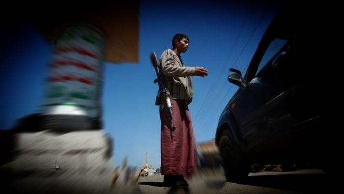 بآلية جباية مطورة.. الحوثي يستقطع الضرائب مقدمًا قبل وصول البضاعة إلى التجار