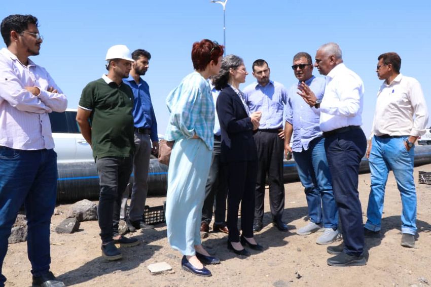 باخبيرة والسفيرة الفرنسية يطلعان على سير مشروع إعادة تأهيل خط الضخ الرئيسي للمياه من بئر أحمد