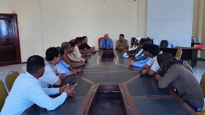 بحضور المزلم.. مدير عام المخا يناقش مع ممثلي الشباب آليات دعم الأنشطة الرياضية والثقافية