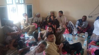 بحضور بن بريك.. السلطة المحلية بموزع تنظم لقاءً مجتمعيًا موسعًا مع مشايخ وأعيان المديرية