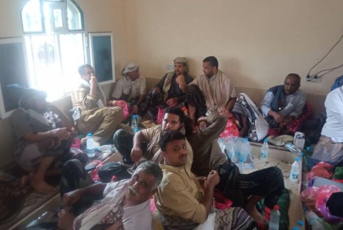 بحضور بن بريك.. السلطة المحلية بموزع تنظم لقاءً مجتمعيًا موسعًا مع مشايخ وأعيان المديرية