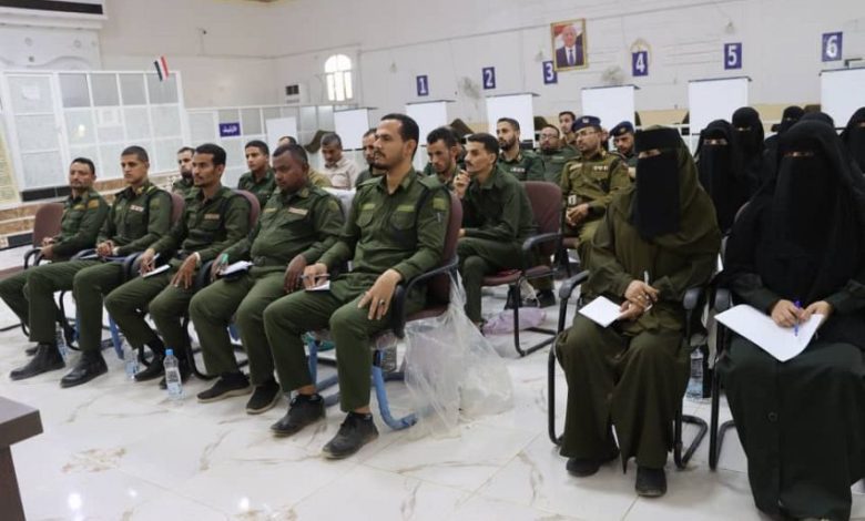 بدء دورة تأهيلية لمنتسبي مركز الاحوال المدنية بمنطقة الروضة في مأرب