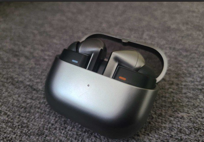 تسريب Galaxy Buds 4 يكشف عن تصميم أكثر نعومة واستدارة