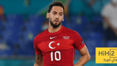 تشالهان أوغلو يصل لـ100 مباراة مع تركيا