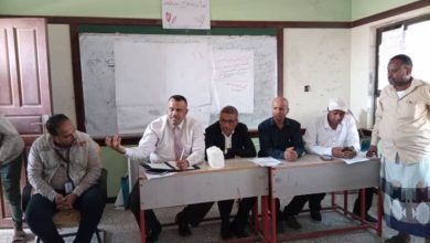 تعز.. توزيع سلال غذائية للمعلمين في ذو باب المندب بدعم مؤسسة "وقف الواقفين"