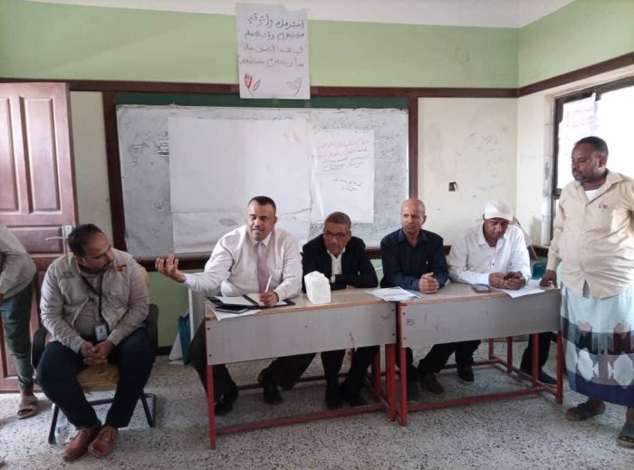 تعز.. توزيع سلال غذائية للمعلمين في ذو باب المندب بدعم مؤسسة "وقف الواقفين"
