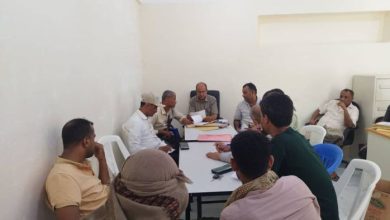 تعز.. لجنة المناقصات بذو باب المندب تحيل مظاريف مشاريع تنموية للتحليل الفني