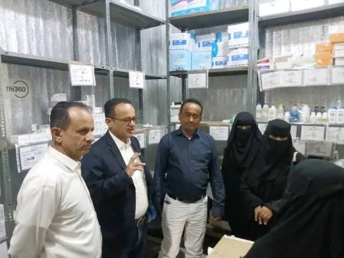تعز.. مدير عام الصحة يتفقد مراكز ذو باب المندب ويعقد اجتماعًا موسعًا لتعزيز الخدمات الطبية