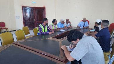 تعز.. مدير عام المخا يناقش مع مكتب الأمم المتحدة دعم مشاريع المياه والصرف الصحي