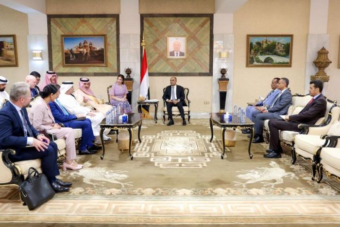 جددوا التزامهم بدعم الحكومة.. بيان صادر عن سفراء الدول الراعية للعملية السياسية في اليمن