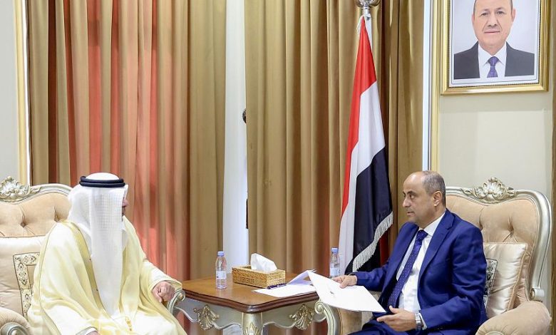 رئيس الوزراء يتسلم رسالة خطية من نائب الرئيس الاماراتي