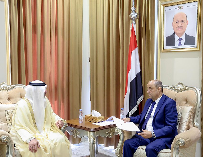 رئيس الوزراء يتسلم رسالة خطية من نائب الرئيس الاماراتي