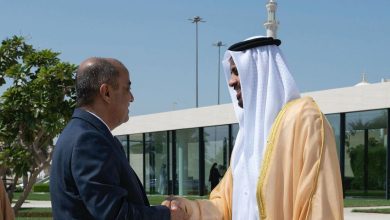 رئيس الوزراء يزور واحة شهداء دولة الإمارات العربية المتحدة