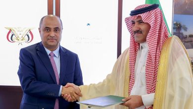 رئيس الوزراء يشهد حفل توقيع اتفاقيتين تنمويتين ومذكرة تفاهم مع البرنامج السعودي لتنمية واعمار اليمن