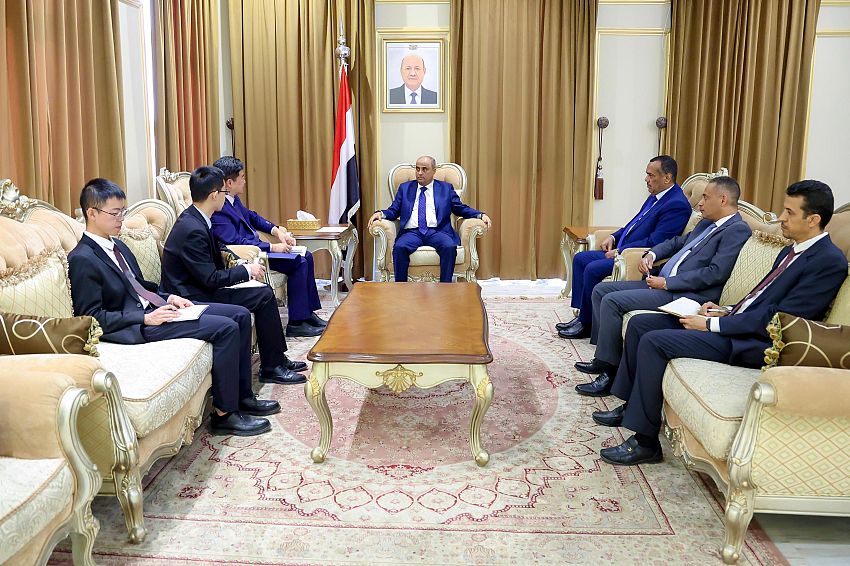 رئيس الوزراء يشيد بالعلاقات الثنائية المتميزة بين اليمن والصين
