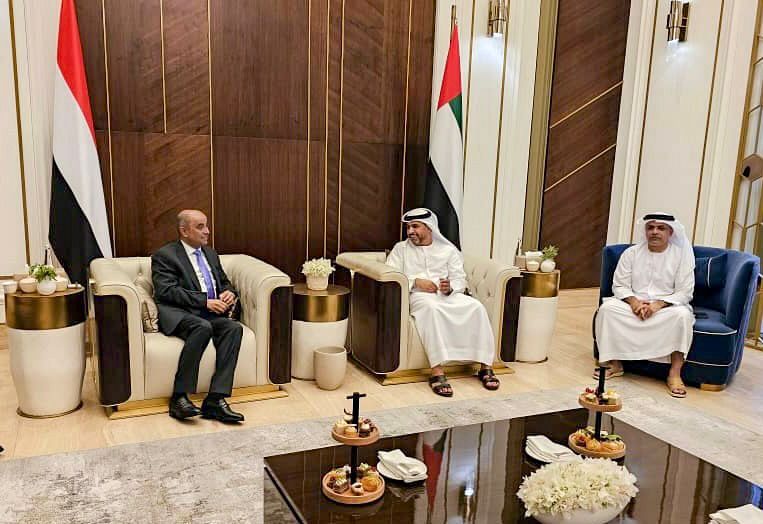 رئيس الوزراء يصل الى دولة الامارات العربية المتحدة في زيارة رسمية