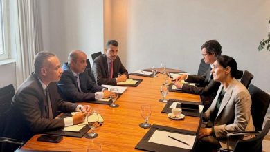 رئيس الوزراء يناقش مع سفيرة المملكة المتحدة مستجدات الأوضاع وتعزيز الشراكة لدعم الإصلاحات