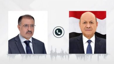 رئيس مجلس القيادة الرئاسي يعزي الشيخ عبدالرحمن معزب