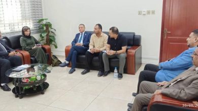 رئيس مصلحة الجمارك يبحث مع ممثل منظمة العمل من أجل مكافحة الجوع تسهيل دخول المساعدات إلى اليمن