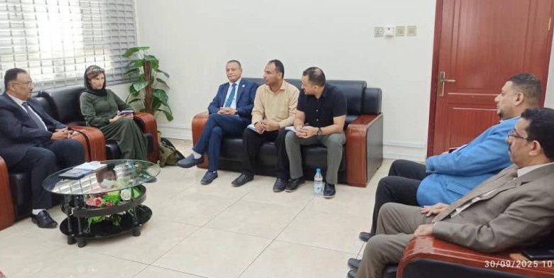 رئيس مصلحة الجمارك يبحث مع ممثل منظمة العمل من أجل مكافحة الجوع تسهيل دخول المساعدات إلى اليمن