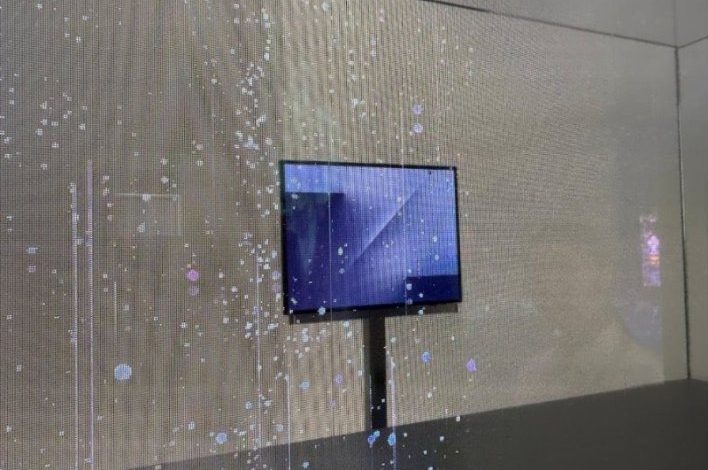 سامسونج تكشف لأول مرة عن هاتفها الثلاثي الطي “Trifold”