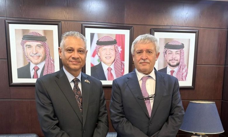 سفير اليمن يبحث مع وزير النقل الاردني تعزيز التعاون المشترك في مجال النقل