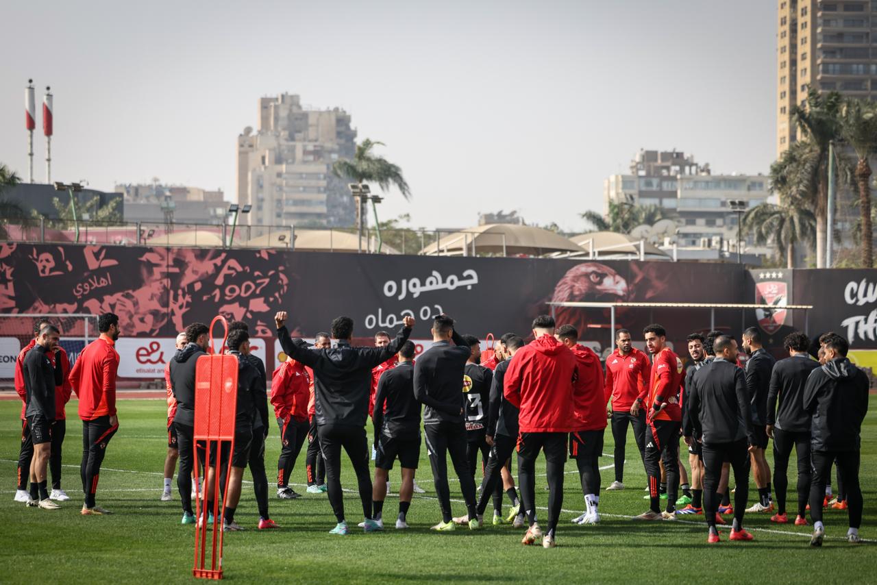 شكوى محمد هاني وظهور حسين الشحات.. تفاصيل مران الأهلي استعدادًا لمواجهة كهرباء الإسماعيلية