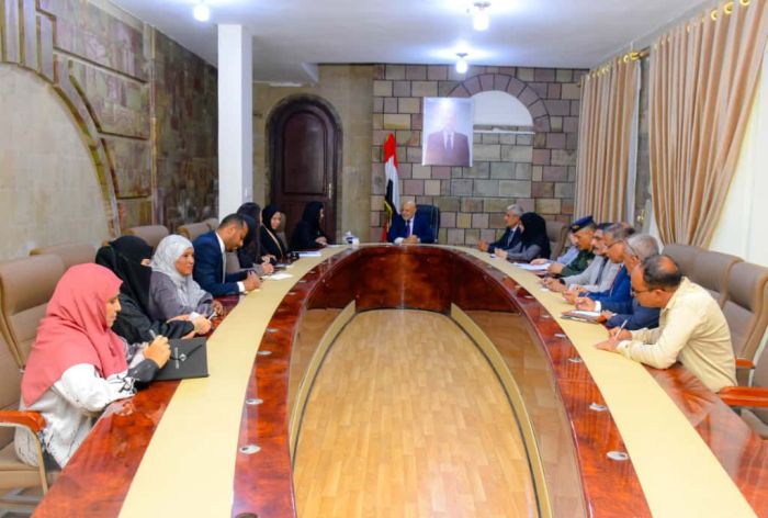 شمسان وكبيرة مستشاري مكتب المبعوث يبحثان الحصار الحوثي وفتح الطرقات في تعز