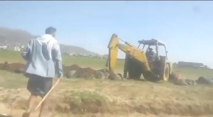 صنعاء.. مليشيا الحوثي تنفذ عملية نهب واسعه لأراضي مزارعين في بني مطر