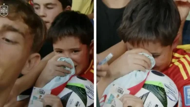 صور: رد فعل طفل حصل على توقيع من هويسين