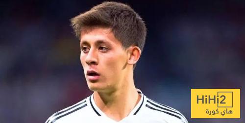 صورة.. غولر يتسلم جائزة لاعب الشهر قبل انطلاق مباراة فياريال