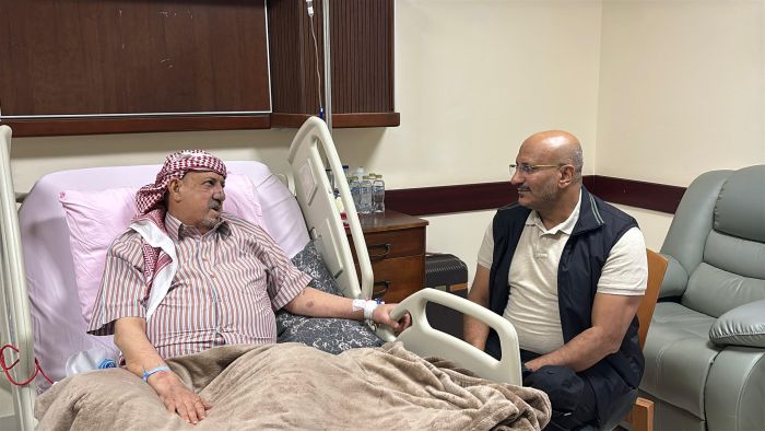 طارق صالح يطمئن على صحة رئيس مجلس النواب
