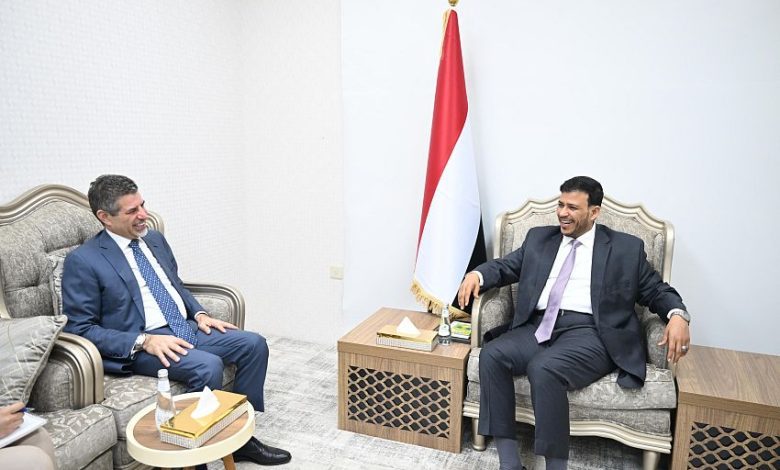 عضو مجلس القيادة الرئاسي الدكتور عبدالله العليمي يلتقي سفير الولايات المتحدة لدى اليمن