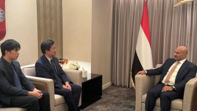 عضو مجلس القيادة طارق صالح يبحث مع القائم بأعمال السفارة الصينية آفاق التعاون الثنائي