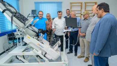 عضو مجلس القيادة طارق صالح يتفقد مركز 2 ديسمبر للعلاج الطبيعي والتأهيل