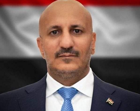 عضو مجلس القيادة طارق صالح يطمئن على صحة قائد اللواء الخامس حرس رئاسي