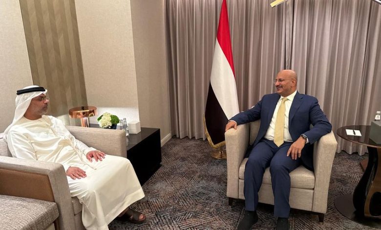 عضو مجلس القيادة طارق صالح يلتقي السفير الإماراتي