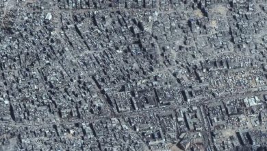 عودة فوق الركام.. نازحون يعودون سيرًا على الأقدام إلى أنقاض ديارهم وصور بالأقمار تظهر حجم الكارثة