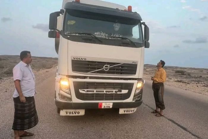 كهرباء عدن: ناقلات النفط الخام تتحرك بعد نجاح وساطة لإزالة القطاع