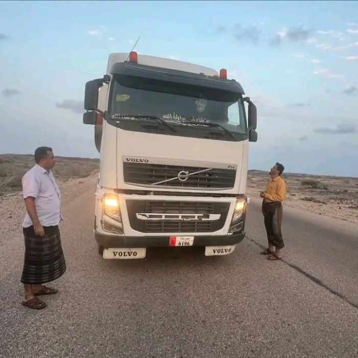 كهرباء عدن: ناقلات النفط الخام تتحرك بعد نجاح وساطة لإزالة القطاع