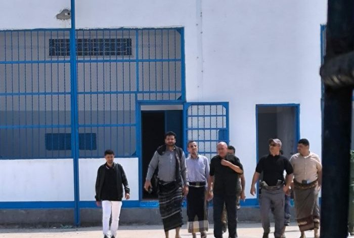 لجنة وزارة العدل تزور إصلاحية السجن المركزي بالمخا