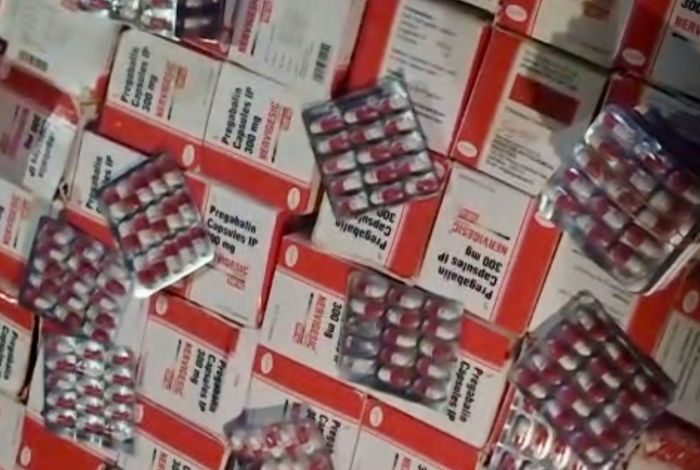 لحج.. الحملة الأمنية تعلن ضبط سيارة تهريب على متنها 6 آلاف حبة مخدرة