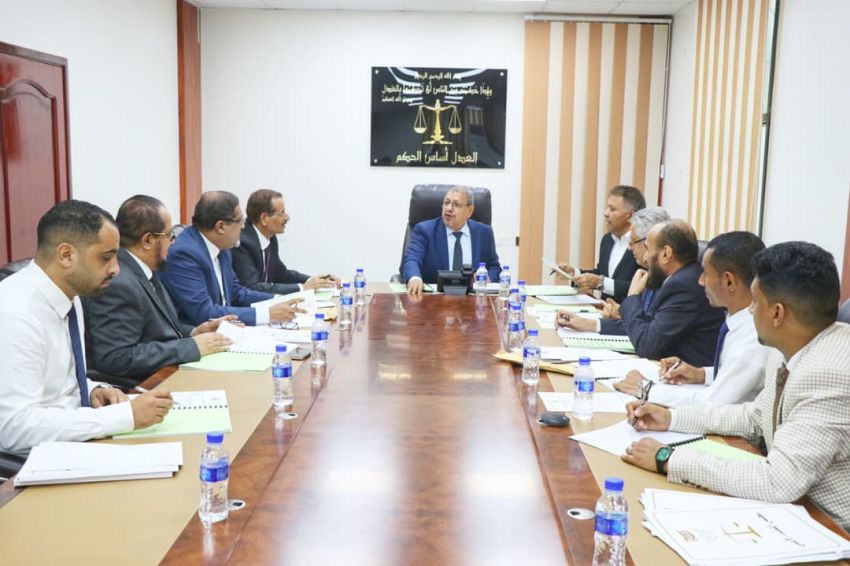 مجلس القضاء الأعلى يكلّف عدداً من القضاة للعمل في محاكم عدن وحضرموت