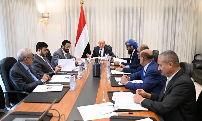 مجلس القيادة الرئاسي يواصل مناقشة المستجدات الاقتصادية ويقر إجراءات لتعزيز مسار الإصلاحات