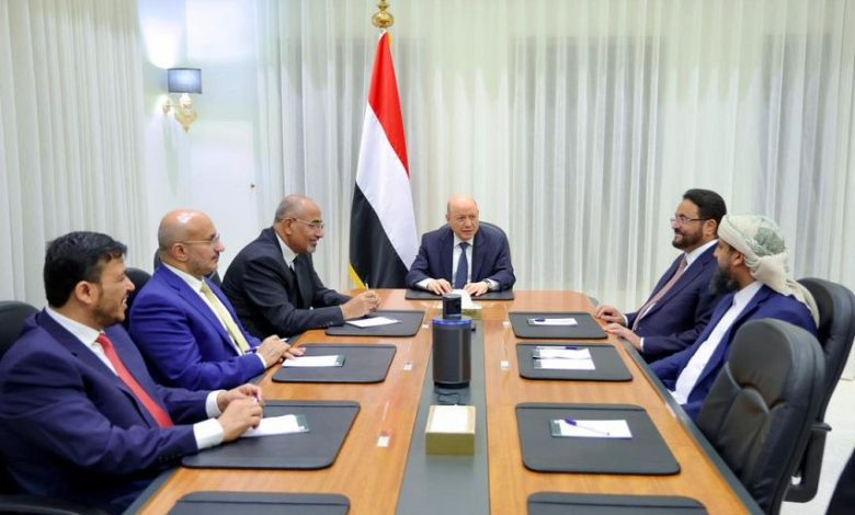 مجلس القيادة يؤكد التزامه الكامل بمبدأ الشراكة في ضوء مرجعيات المرحلة الانتقالية