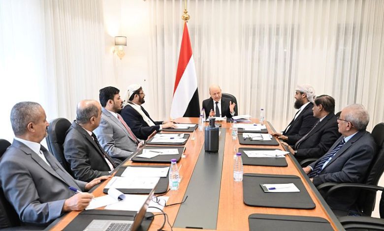 مجلس القيادة يقر خطوات لاستكمال دمج الأجهزة الاستخبارية ويثمن إنجازات الأجهزة الأمنية والشركاء الإقليميين في مكافحة الإرهاب وتهريب المخدرات